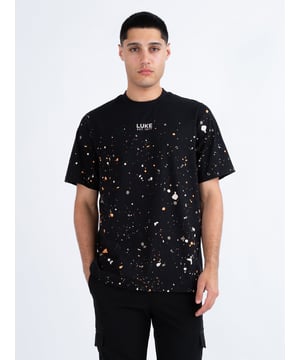 This stylish, paint splatter tee from LUKE is sure to be your go to this season. Cut to a relaxed fit, it is styled with a soft rib crew neck for all day comfort and features a LUKE EST. 1977 text print at the centre of the chest.