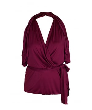 Gucci top met halternek en fuchsia halslijn.Bandjes met ruches.Zweven aan de zijkant.65% acetaat en 35% polyamide.Gemaakt in Italië.