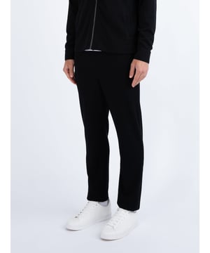 The perfect mix of comfort and smartness, the CORDON trousers gives a relaxed yet elevated look making it a wardrobe essential. Constructed from a comfortable stretch cord, the trousers feature a snap stud and zip fly opening with a stretch waistband. This look is complete with the brands iconic shiny metal lion rivet.