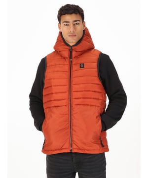 Set to be the seasons defining layer, this hooded gilet from LUKE is padded with recycled fibres to keep you cosy and warm during everyday life. It is fully lined, detailed with matte black trims and features handy lower zip pockets, perfect for all your essentials. The look is then signed off with the brands iconic lion head embroidery.