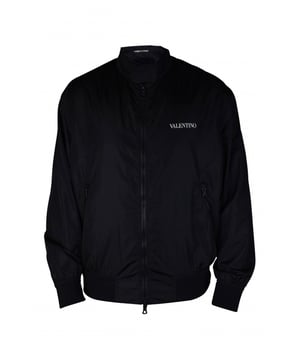 Valentino Garavani Jacke aus schwarzem Nylon.Weißes Valentino-Logo auf der Vorderseite.Seitentaschen mit Verschluss.Reißverschluss.100 % Nylon.Made in Italy.
