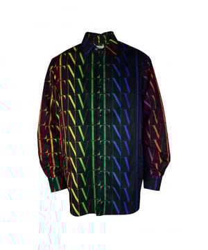 Valentino Oversize jasje in overhemdstijl.Veelkleurig  VLTN -logo op zwarte achtergrond.Knoop aan de voorkant en mouwen.Klassieke kraag.Lange mouwen.100% polyamide.Gemaakt in Italië.