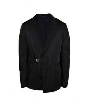 Chaqueta Givenchy de nailon negro.Cierre lateral con hebilla metálica plateada.Cuello con solapa de muesca.Dos bolsillos laterales.100% poliéster.
