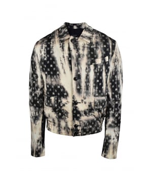 Chaqueta de lana Amiri con monograma en beige y negro.Logotipo Amiri en toda la chaqueta en color beige.Cierre principal con botones negros.Bolsillos laterales y uno en el pecho.Cintura elástica.Botones en las mangas.88% lana, 9% nailon y 3% elastán.Made in Italy.