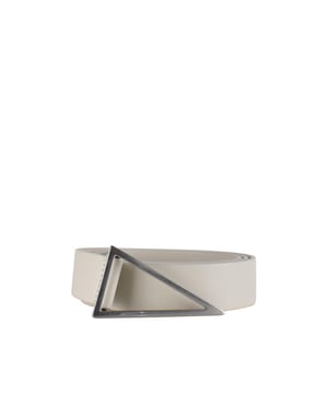 Cinturón Triangle Bottega Veneta de piel color hueso.Hebilla triangular de metal plateado.Altura 2,5 cm.Made in Italy.