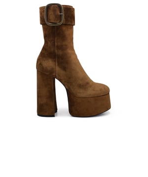 Botas Billy Saint Laurent en ante camel con plataforma. Cremallera lateral y hebilla plateada. Suela de cuero. Altura del tacón 13,5 cm.Made in Italy.