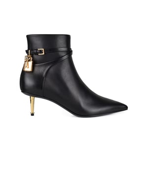 Botas de piel negra con candado de Tom Ford.Correa en el tobillo con hebilla y cierre dorado.Cierre de cremallera lateral invisible. Tacón dorado de 5,5 cm.Puntera en punta.Made in Italy.