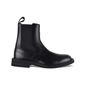 Botines Chelsea Bottega Veneta en piel negra.Puntera redondeada.Lengüeta trasera.Suela gruesa negra.Made in Italy.