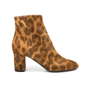 Las botas Loulou Saint Laurent con cremallera en potro estilo leopardo. Tacón adornado con las iniciales YSL. Altura del tacón 6 cm.Piel 100% de cabra.Suela de cuero. Hecho en Italia.