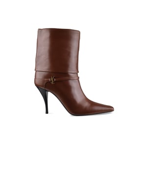 Botines Niki Saint Laurent de piel lisa marrón.Parte superior doblada.Correa con logotipo de metal dorado en el exterior.Tacón de aguja de 9 cm.Puntera en punta.100% piel de cordero.Made in Italy.