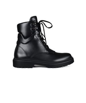 Botines con cordones Patty Moncler en cuero negro.Logotipo de Moncler en la espalda.Suela de goma.100% cuero.Made in Italy.
