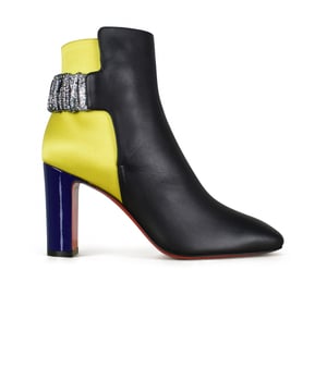Botas Ecuyera 85 Louboutin en piel de color negra.Elástico gris con lentejuelas en la parte trasera de la bota.Cansú de tejido amarillo en la espalda.Tacón barnizado azul con una altura de 8,5 cm.Made in Italy.