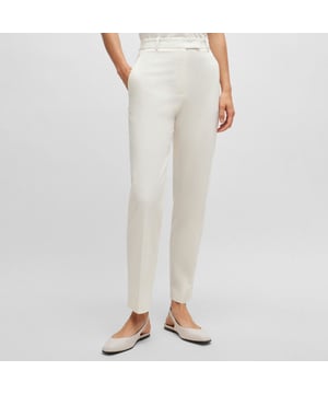 Broek BOSS Takareni Regular Fit van katoen, zijde en stretchDe broek van BOSS Womenswear heeft een normale pasvorm, een hoge taille en een taps toelopende pijp. De broek is gemaakt van katoen gemengd met zijde en stretch.- Normale pasvorm.- Hoge taille- Taps toelopende pijp- Pasvoetwijdte: 39cm- Hoofdmateriaal: 88% Katoen 9% Zijde 3% Elastaan.  Zakken: 100% Katoen.  Machinewasbaar.- Ref: 50514953-118