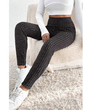 Hoge taille ontwerp  
Geribbeld breisel  
Gemakkelijk aan te trekken  
Flatterende en comfortabele pasvorm  
Modieus  
Beschikbaar in maten S tot XL  
Hoge elasticiteit  
Materiaal: 95% Polyester, 5% Elastaan