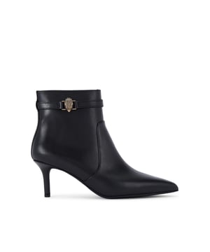 This Kurt Geiger Kensington Flexi Ankle boot features a sleek black leather upper with pointed toe. There is an antiqued brass eagle head on the slim ankle strap. Heel height: 6.5cm.