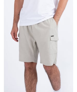These lightweight cargo style shorts from LUKE are perfect to wear in the city during the warmer months, crafted from a soft linen they feature spacious utility leg pockets, handy side pockets and a comfy drawcord waist for a customised fit. The look is then signed off with the brands iconic LUKE 1977 sew-on metal bar in dark pewter gloss.