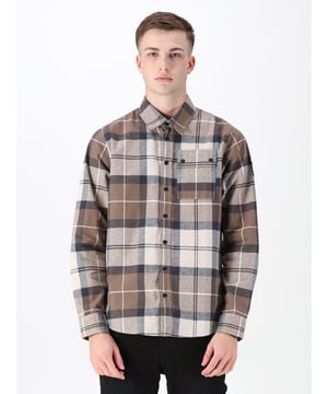 The perfect smart-casual addition to your transitional wardrobe, the EIGHTOAKS checked overshirt from LUKE comes complete with a left chest pocket that features two shiny black LUKE buttons. Crafted from pure cotton, the shirt is soft to the touch and guarantees a comfortable fit with every wear. The look is complete with the Iconic LUKE EST. 1977 woven badge on the left arm.