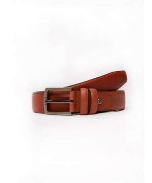 Cut from a premium textured leather fabrication, this LUKE belt is sure to complete any sleek outfit. This belt is secured with a metal buckle and features the iconic tri-colour trim tape and debossed LUKE 1977 and lion head on the internal of belt.