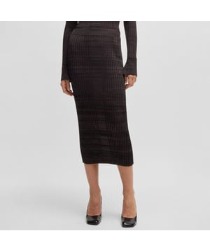 Dames BOSS Farmina Ribtricot midirok van boulinégarens in zwart.Een midirok van BOSS voor het nieuwe seizoen. Dit stuk is gebreid van moulinégarens met een geribde structuur en heeft stretch om het dragen te vergemakkelijken. Dit product is gedeeltelijk gemaakt van gerecyclede vezels op basis van cellulose. Het grootste volume is afkomstig van afval vóór consumptie - bijvoorbeeld in de textielproductie. Het doel van het gebruik van gerecyclede materialen is om hulpbronnen te besparen.- Normale pasvorm- Ongevoerd- Midi-lengte- Pasvorm ruglengte: 78cm- 86% Gerecyclede viscose 12% Polyamide 2% Elastan.  Handwas - Chemisch reinigen - Ref: 50518367-968