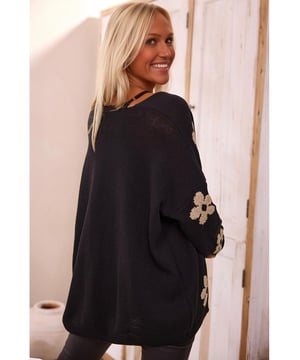 Our styles are designed with a trendy fitted look in mind following an international size standard. For the best fit we suggest choosing one size up from your usual. Be sure to check our sizing chart to find your perfect match!
  Black Floral Print Knitted Open Front Loose Cardigan
  Feminine and chic floral design
  Knitted construction for warmth and comfort
  Open front design for easy layering and styling
  Tunic length for added coverage and versatility
  Chic and casual balance
Material: 55% Acrylic 45% Cotton