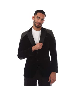 Men's Boss Crag Blazer Jacket. The Boss blazer, part of the formal collection, is crafted for a sophisticated appearance. Featuring a peak lapel collar and a button closure, it exudes elegance. The jacket is designed in a slim fit, adorned with a colourblock pattern and includes practical pockets.- Single breasted blazer.- Peak lapel.- Fully lined.- Two-button closure at front.- Welt pocket by the left chest.- Welt pockets at waist.- Kissing button cuffs.- Slim fit. Material: 100% Cotton. Ref: 50488303001.