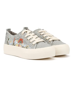 Elevate your style with our eco-friendly platform trainers featuring stunning floral embroidery on the textile upper. Enjoy all-day comfort with a cushioned footbed crafted from sustainable BLOOM Foam containing algae.