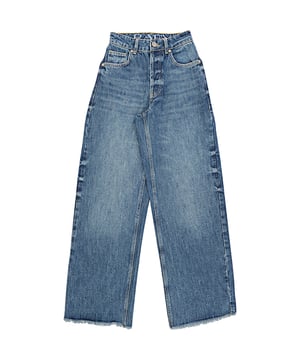 Embrace effortless style and sustainability with the RAEY Women's Organic Cotton Gait New Super Wide Leg. Made from 100% organic cotton, these trousers offer a luxurious, breathable fit while being eco-friendly. The super wide-leg design provides a relaxed, statement-making silhouette that combines comfort with bold, modern style. Ideal for both casual and more polished looks, the versatile cut pairs easily with a range of tops and accessories. Whether you’re lounging or dressing up, these jeans are a chic, sustainable addition to any wardrobe.