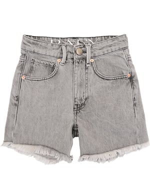 87% organic cotton, 13% recycled cotton. Raey's blue denim shorts are structured with a mid-rise waist and raw-edged relaxed legs, made from a blend of organic and recycled cotton. Raey fuses sharp silhouettes with luxury fabrics to create clean, minimal and effortless pieces for contemporary women as featured in Marie Claire, Elle and Stella.