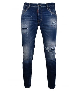 Skater Jeans Dsquared2 blau aus Baumwolle.Verwaschener Effekt an den Beinen.Flecken von der Farbe.Risse in der Haut.Knopfverschluss mit rotem Logoetikett.Roter Rückenpatch  1964  mit Schriftzug.Schlaufen für einen Gürtel.5 Taschen.Made in Italy.