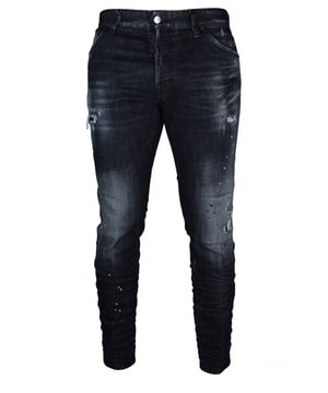 Vaqueros Dsquared2  Cool Guy  de algodón negro con efectos desteñidos.Rasgaduras blancas en el bolsillo derecho y en la rodilla izquierda.Impresión del logotipo negro en el bolsillo izquierdo. Efecto de mancha de pintura blanca y negra.Parche de cuero negro con la letra  DSQ  y el logotipo. Etiqueta negra con el logotipo en la bragueta delantera.Pintura negra efecto mancha.Cierre con cuatro botones.Reunidos en la parte inferior. 98% algodón y 2% elastano.Made in Italy.