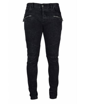 Zwarte jeans Balmain.Ritsen ter hoogte van de zakken.Details ter hoogte van de knieën.Skinny snit.98% katoen en 2% elasthaan.Gemaakt in Italië.