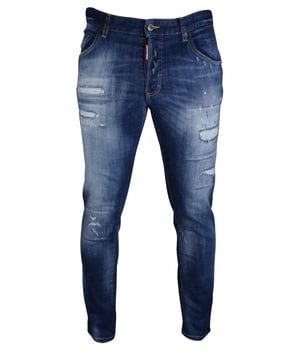 Cool Guy Dsquared2 Jeans in verwaschenem Blau mit weißen Farbflecken.Zerrissener und verwaschener Effekt auf der Vorder- und Rückseite.Hellbrauner Patch mit roter Umrahmung auf der Rückseite. Geprägtes Logo auf dem Etikett.Ahornblatt,  Canadian Label  und rote Schrift. Drei Seitentaschen und zwei Taschen auf der Rückseite. Etikett mit rotem Logo auf dem vorderen Hosenschlitz.Verschluss mit vier Knöpfen.Gelbe Steppnähte. 98% Baumwolle und 2% Elasthan.Made in Italy.