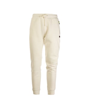 Heren sportbroek van het merk Scuola Nautica Italiana, gemaakt van hoogwaardige stoffen om comfort en bewegingsvrijheid te garanderen. Ideaal voor vrije tijd of lichamelijke activiteit, met een modern design en fijne details, zoals functionele zakken en elegante afwerkingen, geïnspireerd op de Italiaanse nautische stijl. Perfect voor wie praktisch wil zijn zonder aan stijl in te boeten.
