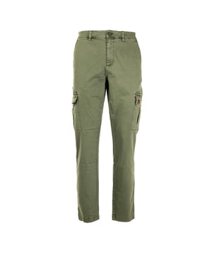 Herren-Sporthose der Marke Scuola Nautica Italiana, hergestellt aus hochwertigen Stoffen, die Komfort und Bewegungsfreiheit garantieren. Sie sind ideal für die Freizeit oder körperliche Aktivitäten und zeichnen sich durch ein modernes Design und feine Details wie funktionelle Taschen und elegante Oberflächen aus, die vom italienischen Nautikstil inspiriert sind. Perfekt für alle, die praktisch sein wollen, ohne auf Stil zu verzichten.