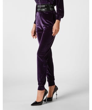 con cristales  ¿Ves qué originales son estos joggers de chenilla con preciosos detalles?   Suave terciopelo de chenilla   Cintura elástica con marca enjoyada   Dos bolsillos con aberturas   Puños inferiores