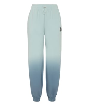 Estos pantalones de jogging son el complemento perfecto para alcanzar tus objetivos. Comodidad y rendimiento se complementan con el estilo Plein Sport.   Mezcla de algodón estampado   Estampado integral en degradé   Cintura elástica con cordón   Parche elástico en la pernera izquierda   Dos bolsillos con aberturas   Corte holgado   Puños elásticos en las perneras.