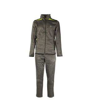Heren trainingspak van Scuola Nautica Italiana, een perfecte combinatie van comfort en stijl. Gemaakt van zachte, ademende stoffen, ideaal voor vrijetijds- of sportactiviteiten. Het moderne ontwerp wordt gekenmerkt door verfijnde details en nautische inspiraties, met een jasje met rits en praktische zakken gecombineerd met een comfortabele broek. Perfect voor een casual en toch geraffineerde look.