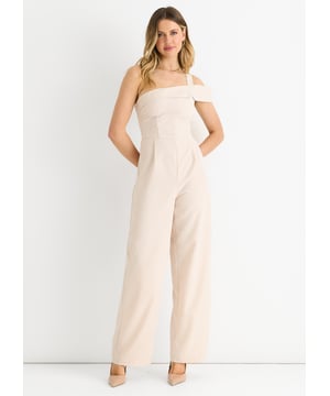 Verhoog je stijl met onze Cream Woven One Shoulder Wide Leg Jumpsuit. Met een elegant ontwerp met één schouder en wijde pijpen is deze jumpsuit perfect voor elke gelegenheid. De crèmekleurige geweven stof voegt een vleugje luxe toe, waardoor je opvalt terwijl je je comfortabel en chic voelt.