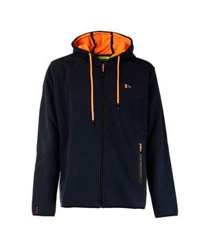 Herren-Sweatshirt Scuola Nautica Italiana, ein Symbol für lässigen Stil und Praktikabilität. Hergestellt aus hochwertigen Materialien, um Komfort und Widerstandsfähigkeit zu garantieren, ist es ideal für die Freizeit oder tägliche Aktivitäten. Es zeichnet sich durch ein essentielles Design und Details aus, die von der nautischen Welt inspiriert sind, und garantiert Vielseitigkeit und einen raffinierten Look. Perfekt für alle, die Eleganz und Funktionalität bei jeder Gelegenheit suchen.