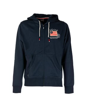Herren-Sweatshirt Scuola Nautica Italiana, ein Symbol für lässigen Stil und Zweckmäßigkeit. Hergestellt aus hochwertigen Materialien, um Komfort und Widerstandsfähigkeit zu garantieren, ist es ideal für die Freizeit oder den Alltag. Es zeichnet sich durch ein essentielles Design und Details aus, die von der nautischen Welt inspiriert sind, und garantiert Vielseitigkeit und einen raffinierten Look.Perfekt für alle, die Eleganz und Funktionalität bei jeder Gelegenheit suchen.