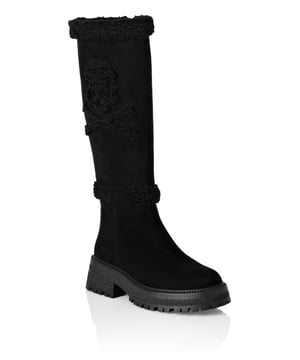 Descubre la garra y el estilo con estas botas de piel de oveja sintética con detalles distintivos. Echa un vistazo a los detalles.   Piel de oveja sintética   Piel sintética PP Hexágono incrustado en la caña   Lengüetas para tirar   Suela con tacos de goma   Forro de piel sintética.