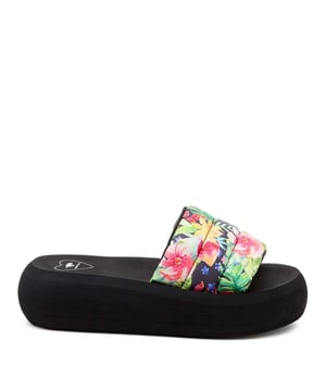 Womens Rocket Dog Splash Tie Dye Flatform Slide SandalsMet hun opvallende bloemenprint verheffen deze chique plateausandalen je look en bieden ze uitzonderlijk comfort dankzij de gewatteerde bandjes en het lichtgewicht EVA-voetbed. Verwen je voeten met de perfecte mix van mode en comfort! - Gewatteerde bandjes voor extra comfort en een vleugje luxe.- EVA-voetbed voor extra comfort en een boost van 5,4 cm.- Perfect voor strandfeesten en het showen van je moeiteloze stijl.- Combineer ze met alles van denim shorts tot je favoriete zomerjurk.- Hakhoogte: 5,4 cm- Bovenwerk en voering van textiel Synthetische zool.- Ref: SPLASHLT