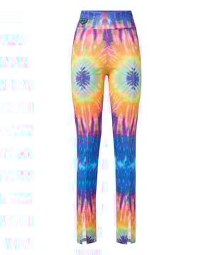 con cristales  Estos glamurosos leggings de cintura superalta de Philipp Plein redefinen el lujo informal con adornos de piedras brillantes, ofreciendo una silueta atrevida y llamativa para un estilo contemporáneo.   El lujoso tejido elástico ofrece una comodidad impecable y un ajuste favorecedor.   Realzados con intrincados adornos de piedra de fibra de vidrio para un brillo opulento.   Diseño de cintura superalta que esculpe y realza la silueta con elegancia.   Perfectos para combinar con tops recortados, blazers o chaquetas llamativas.   Transforma los looks informales en conjuntos sofisticados y llamativos.