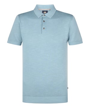 Deze fijn gebreide polo heeft een regular fit en een tijdloze uitstraling. Met een klassieke kraag biedt deze polo een stijlvolle look. De polo is gemaakt van 100% katoen, wat zorgt voor zowel comfort als een casual look. Gebreide PoloRegular FitKnoopsluiting100% katoen