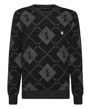 Explore new ways of expressing elegance with this season’s suggestions. Like this knit wool and silk crewneck pullover. Look at the details.  12/14-gauge jacquarded knit merino wool and silk  Leather patch with Crest sewn at left chest  The Brand initial embroidered on the hang loop sewn at yoke  Rib knit hems
