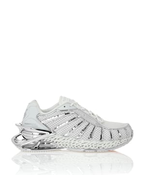 Estas zapatillas deportivas Thunder Force Gen X 01 nacen de la creatividad del Plein Sport Lab con el objetivo de conjugar tecnología de punta y un diseño único y sobresaliente.    Parte superior de malla dinámica y con ojetes que soportan la carcasa metálica   Ajuste sin cordones para mayor estabilidad y ajuste ceñido   Cordones tubulares   El icónico Tigre está insertado en la suela   Entresuela de goma, ergonómica, amortiguadora, ultraligera, perforada de alta tecnología con detalles innovadores en metal chapado   Suela con forma para un agarre óptimo   Forro interior