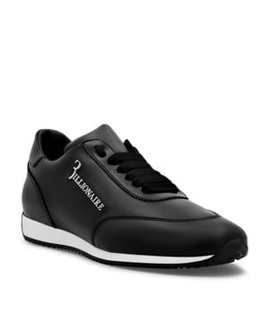 Tauchen Sie ein in eine Welt grenzenloser Möglichkeiten, während Sie die Vielfalt der Farben erkunden, die diese bemerkenswerten Schuhe zieren. Mit einer makellos weißen Sohle, die perfekt zur lebhaften Palette passt, strahlen diese Schuhe eine Aura von Raffinesse und Eleganz aus. Entworfen, um bei jedem Schritt einen bleibenden Eindruck zu hinterlassen.    Hergestellt mit akribischer Aufmerksamkeit für Details   Verfügt über eine lebendige Farbpalette   Makellose weiße Sohle passt perfekt zum Design   Strahlt Raffinesse und Eleganz aus   Entworfen, um bei jedem Schritt einen bleibenden Eindruck zu hinterlassen   Logo an der Außenseite
