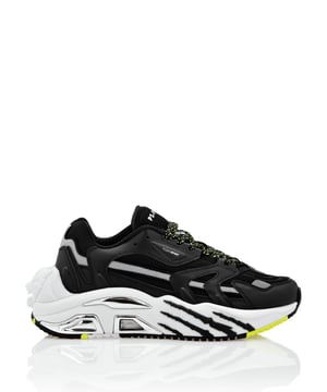 Die supersportlichen Scratch Runner mit dem unverwechselbaren Plein Sport Design sorgen dank ihrer ultraleichten Materialien für maximale Performance.  Dynamisches, verstärktes Obermaterial aus Mesh und Lederimitat für Rundumschutz   Materialüberlappung für Sicherheit und gute Passform   Zweifarbige schlauchförmige Schnürsenkel   Die ikonischen Symbole der Marke sind auf der Zwischensohle eingeprägt   Gummierte, ergonomische, stoßabsorbierende, ultraleichte High-Tech-Zwischensohle   Für optimalen Grip geformte Außensohle   Innenfutter