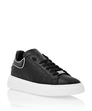 Crocco en relieve  Zapatillas lo-top de napa con lengüeta en el talón con logotipo ribeteada en color de contraste.   br> Cordones a juego.   br> Dobladillos acolchados.   br> Suela de goma antideslizante.    Forro interior y plantilla extraíble.   br>
