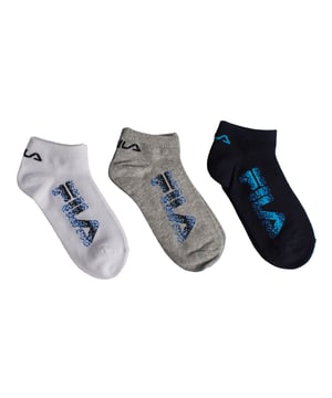 Este pack de calcetines invisibles Fila es perfecto para los más pequeños que buscan comodidad sin sacrificar estilo. Diseñados para permanecer ocultos dentro de los zapatos, ofrecen una sensación ligera y una excelente transpirabilidad para el uso diario.

Detalles:
- Pack de 3 pares de calcetines invisibles unisex para niños y niñas.
- Diseño bajo que se mantiene oculto en la mayoría de los zapatos deportivos y casuales.
- Tejido de algodón suave, ligero y transpirable.
- Logo de Fila en colores brillantes.
- Ajuste elástico que se adapta al pie sin resbalar.
- Costuras suaves que previenen roces o incomodidad.

Este pack de calcetines invisibles Fila para niños y niñas es la combinación ideal de funcionalidad, comodidad y estilo. Diseñados para permanecer ocultos dentro de los zapatos, estos calcetines invisibles ofrecen un aspecto limpio y discreto, perfecto para cualquier look escolar, deportivo o casual.
Composición: 68% algodón, 31% poliéster, 1% elastano.
Cuidado:
Lavado a máquina a un máximo de 30°C.
No usar lejía ni blanqueadores.
No planchar.
No limpiar en seco.
Secar al aire o en secadora a baja temperatura.